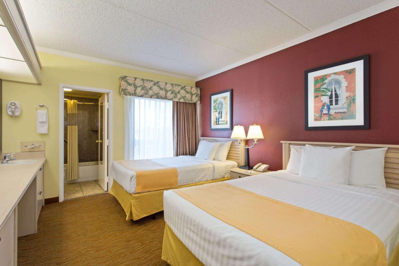 Hotel Baymont By Wyndham Tampa Near Busch Gardens Exteriér fotografie