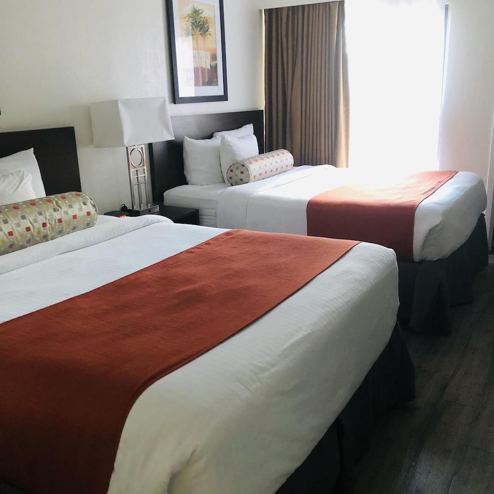 Hotel Baymont By Wyndham Tampa Near Busch Gardens Exteriér fotografie