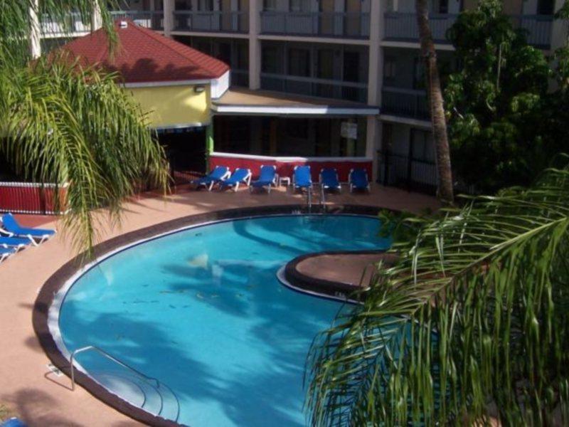 Hotel Baymont By Wyndham Tampa Near Busch Gardens Exteriér fotografie