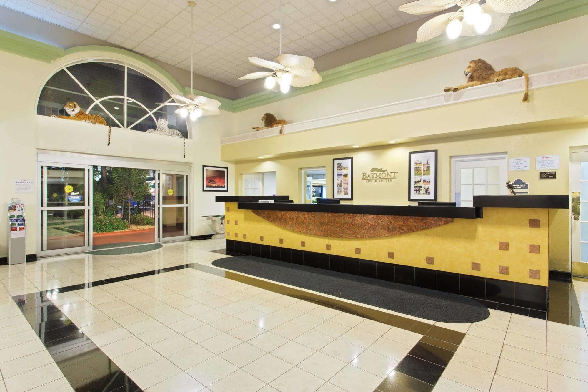 Hotel Baymont By Wyndham Tampa Near Busch Gardens Exteriér fotografie