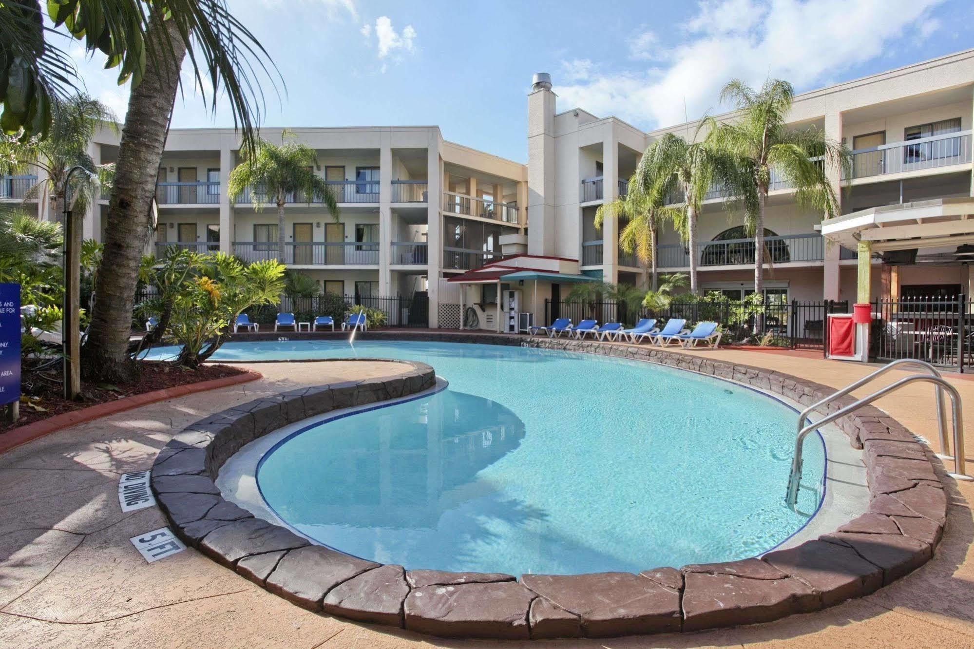 Hotel Baymont By Wyndham Tampa Near Busch Gardens Exteriér fotografie