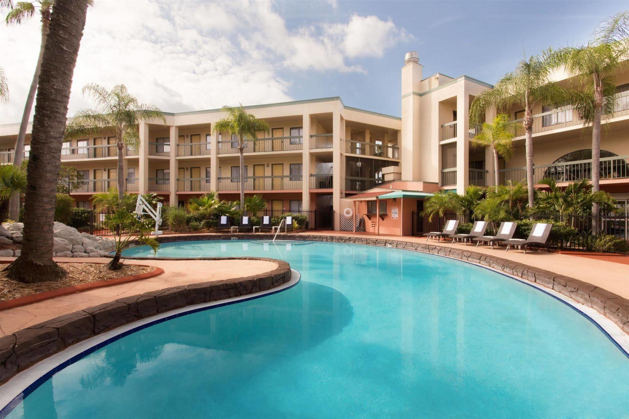 Hotel Baymont By Wyndham Tampa Near Busch Gardens Exteriér fotografie