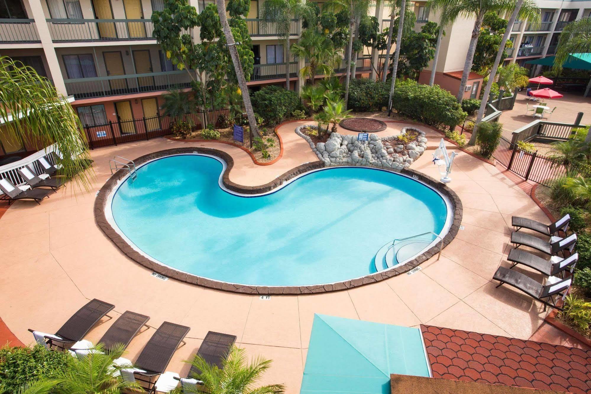 Hotel Baymont By Wyndham Tampa Near Busch Gardens Exteriér fotografie