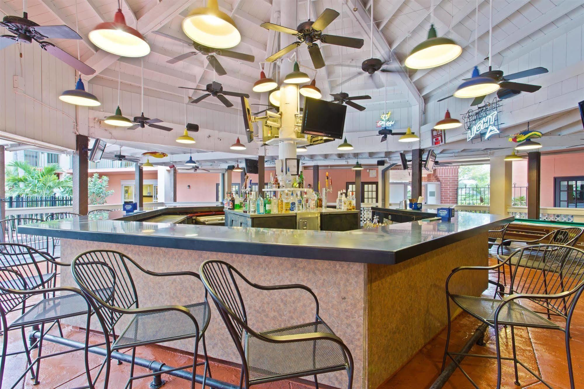 Hotel Baymont By Wyndham Tampa Near Busch Gardens Exteriér fotografie