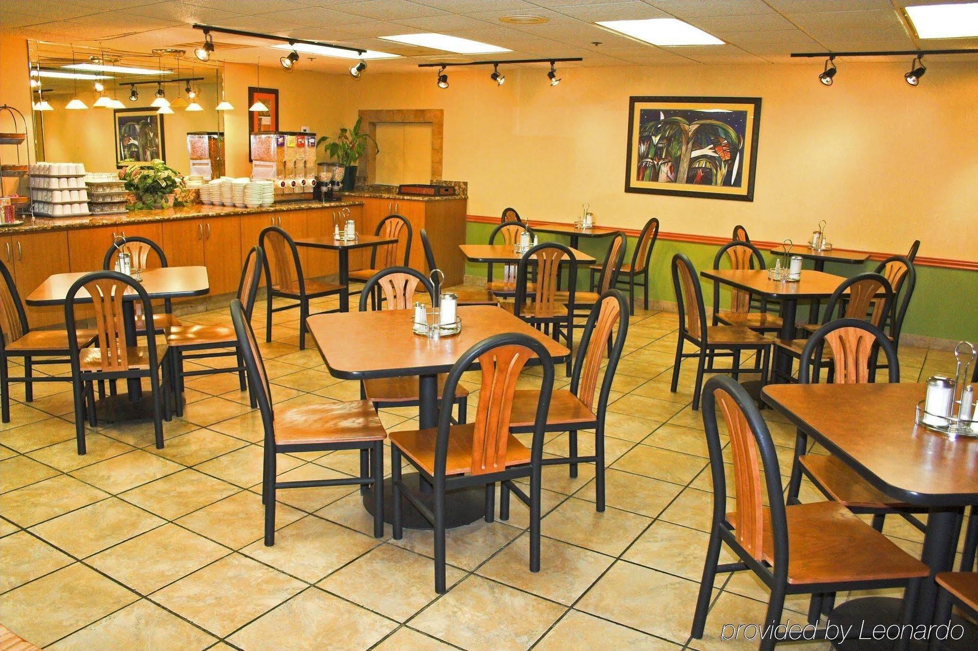Hotel Baymont By Wyndham Tampa Near Busch Gardens Restaurace fotografie