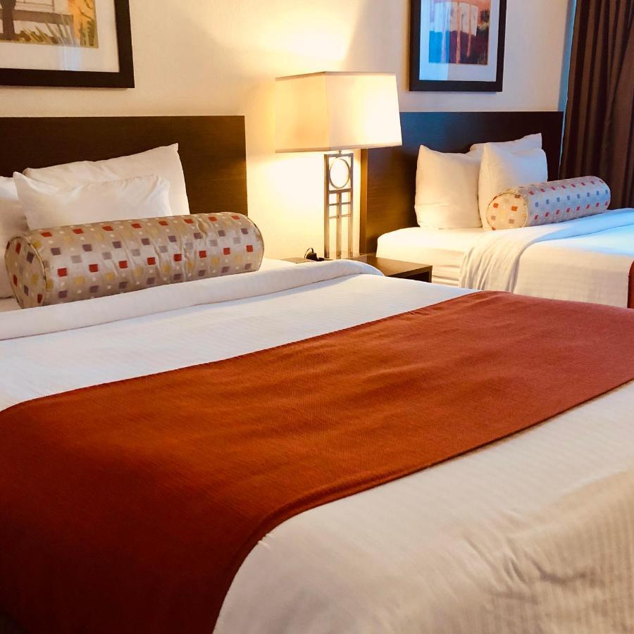 Hotel Baymont By Wyndham Tampa Near Busch Gardens Exteriér fotografie